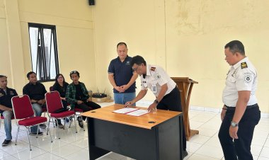 IBADAH ROHANI DAN PENYERAHAN DONASI Yayasan Fajar Teguh Berkurnia berbagi kasih pada warga binaan Lapas Gladakan